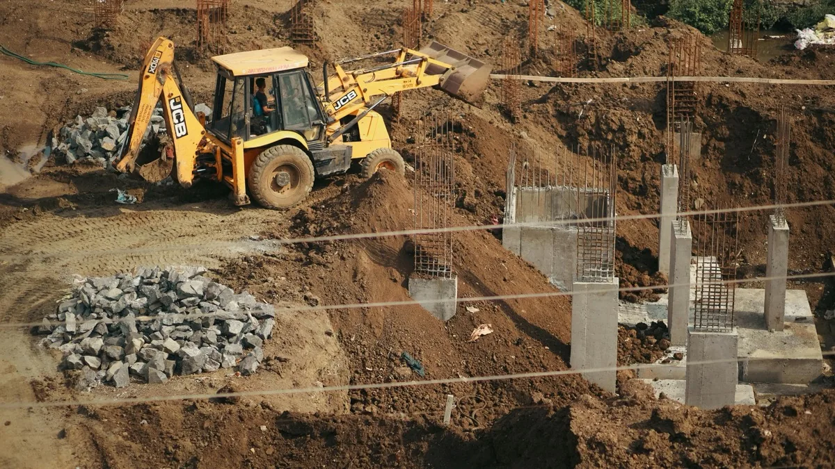 Epoxy vs Polyurethane Injection: Which One For Your Crack?